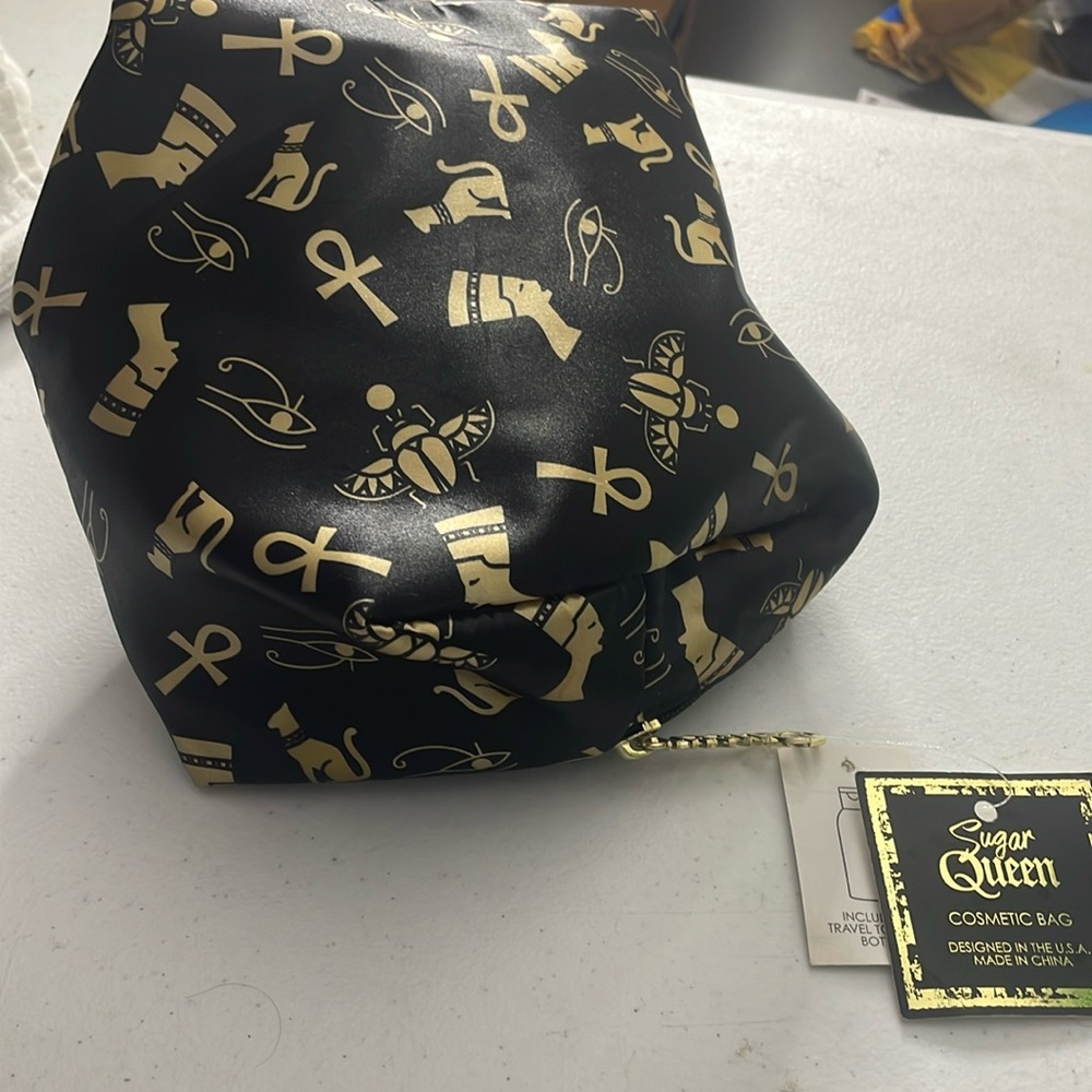 Super Queen cosmetic Bag 🆕